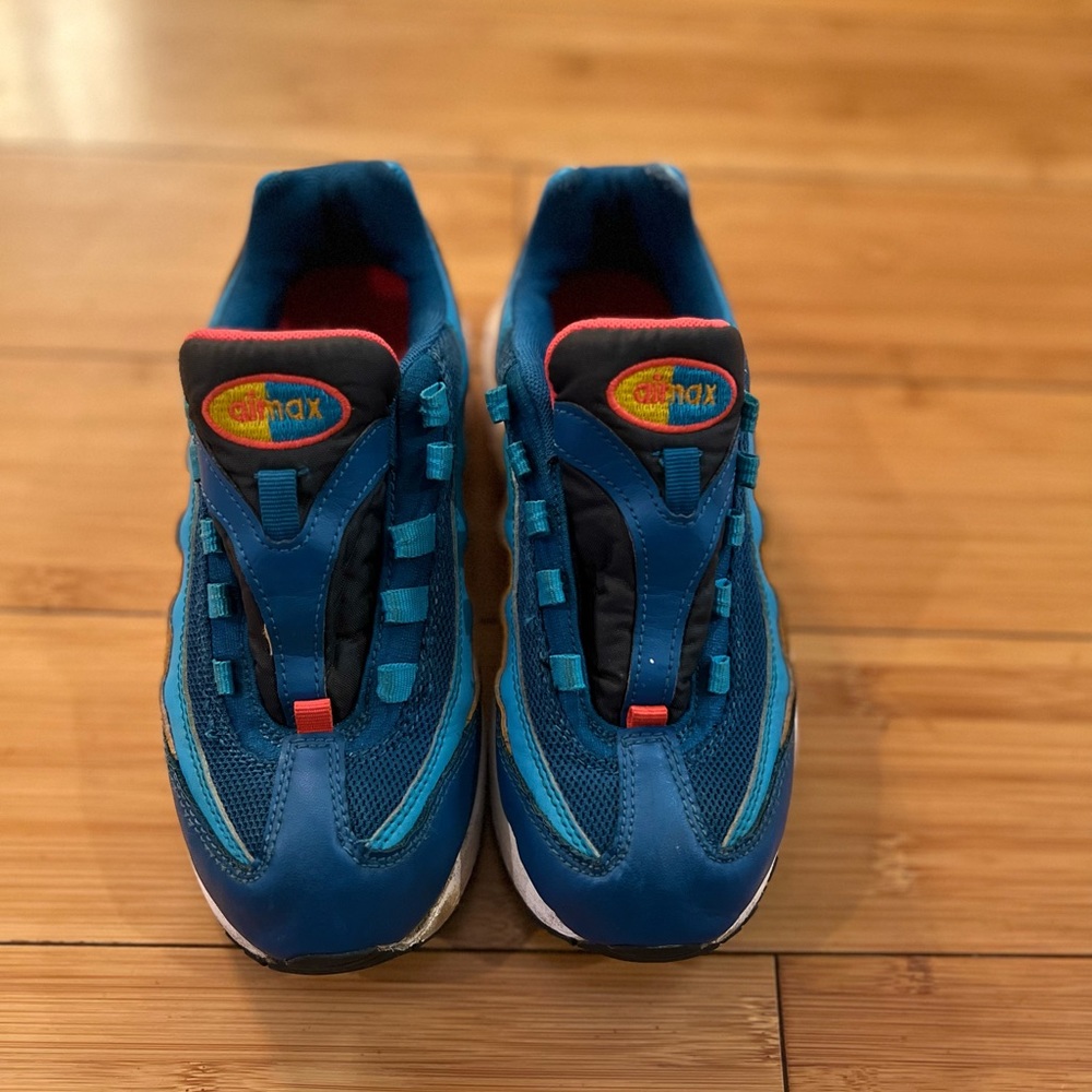 NIKE AIR MAX